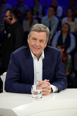 Dr. Claus Kleber (Journalist) in der ZDF-Talkshow maybrit illner am 03.11.2016 in Berlin Thema der Sendung: Sex, L?gen,-stock-foto