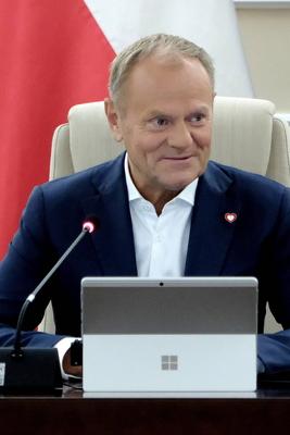 POLISH GOVERNMENT - FIRST MEETING AFTER RECONSTRUCTION-stock-foto