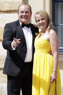 Wolfram Kons mit Ehefrau Alexa Kons-stock-foto