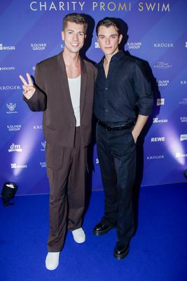 Charity Promi Swim Event 2024 zugunsten von Kindeswohl-stock-foto