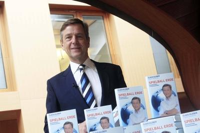 Claus Kleber, Journalist, stellt in Berlin sein Buch -Spielball Erde- vor-stock-foto
