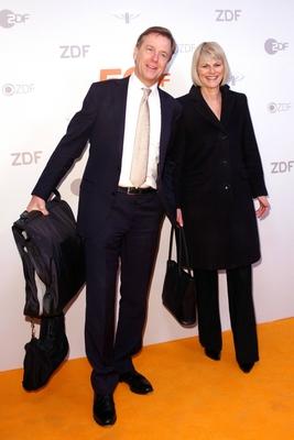 Bildnummer: 59441107  Datum: 25.03.2013  Copyright: imago/Future ImageClaus Kleber und Gundula Gause beim Empfang nach der Aufzeichnung der TV-Show 50 Jahre ZDF im Forum Adlershof. Berlin, 25.03.2013 Foto:xR.xHardex/xFuturexImage People Entertainment x0x xsk 2013 hoch premiumd Journalist Autor Moderator Moderatorin Fernsehen TV Show Unterhaltung Prominenz Kultur  59441107 Date 25 03 2013 Copyright Imago Future Image Claus Kleber and Gundula Gause the Reception after the Recording the TV Show 50 Years ZDF in Forum Adlershof Berlin 25 03 2013 Photo XR   Celebrities Entertainment x0x xSK 2013 vertical premiumd Journalist Author presenter Presenter Television TV Show Entertainment Celebrities Culture-stock-photo