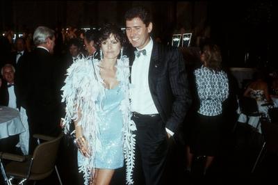 Bildnummer: 56677949  Datum: 01.09.1987  Copyright: imago/teutopressJack White mit Ehefrau Marie-Louise 09/87 br?g Jack White mit Ehefrau Marie-Louise im September 1987 beim Rosenball in G?tersloh Deutschland deutsch Deutscher Mann Musik Komposition Produktion Produzent Musikmanagement Management Musikproduzent Frau german Musik producer dunkelhaarig festlich Horst Nu?baum Nussbaum quer halb stehend l?chelnd People x0x xsk 1987 quer Aufmacher  56677949 Date 01 09 1987 Copyright Imago teutopress Jack White with Wife Marie Louise 09 87  Jack White with Wife Marie Louise in September 1987 the Rose Ball in G?tersloh Germany German German Man Music Composition Production Producer Music Management Management Music producer Woman German Music Producer dark haired festive Horst Nussbaum Nussbaum horizontal half standing smiling Celebrities x0x xSK 1987 horizontal Highlight-stock-foto