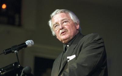 Bildnummer: 54935220  Datum: 10.05.2004  Copyright: imago/DRAMA-Berlin.deBaumbauer, Frank (Regisseur und Intendant), geb. am 02.09.1945 in M?nchen. Hier: Am 10.05.2004 in Berlin, Laudatio zur Verleihung des Berliner Theaterpreises 2004. People Kultur Theater kbdig xmk xo0x 2004 quer Portraet portrait Querformat Kultur Bildnummer 54935220 Date 10 05 2004 Copyright Imago Drama Berlin de Baumbauer Frank Director and Director geb at 02 09 1945 in Munich here at 10 05 2004 in Berlin Eulogy to award Ceremony the Berlin Theatre Prize 2004 Celebrities Culture Theatre Kbdig xmk xo0x 2004 horizontal Portrait Portrait Landscape Culture-stock-foto
