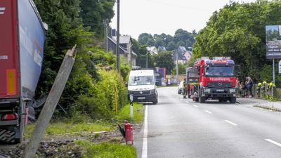 Schwerer LKW Unfall am Freitagvormittag auf der B 95 in der Ortslage Ehrenfriedersdorf. Der Fahrer eines Sattelzuges bev-stock-foto