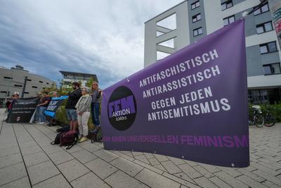 Solidarit?tskundgebung nahe dem Restaurant Jaffa in Freiburg am 25.07.2025, Reaktion auf Attacke mit Eiern auf ein israe-stock-foto