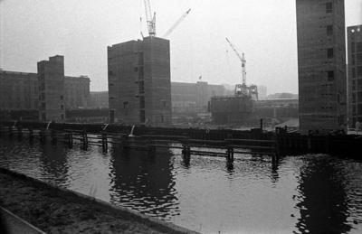 Bildnummer: 50591184  Datum: 04.11.1973  Copyright: imago/PEMAXBaustelle Palast der Republik am Ufer der Spree in Ost Berlin, Landschaft , Reflexionseffekt; 1973, Berlin, Ost-Berlin, Berlin-Ost, Ostberlin, DDR, SW, Geschichte, Zeitgeschichte, Historie, Baustellen, Kran, Kr?ne, Baukran, Baukr?ne, Fluss, Fl?sse, Flussufer; , quer, Kbneg, Totale, Baugewerbe, Wirtschaft, Deutsche Demokratische Republik,  ,-stock-foto