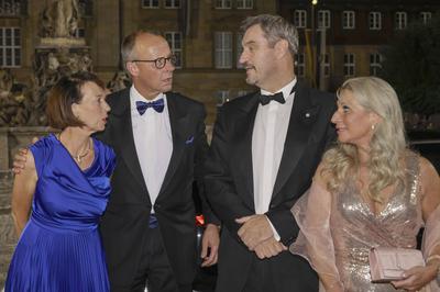 Friedrich Merz mit Ehefrau Charlotte Merz, Markus S?der mit Ehefrau Karin Baum?ller-S?der-stock-foto