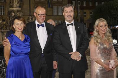 Friedrich Merz mit Ehefrau Charlotte Merz, Markus S?der mit Ehefrau Karin Baum?ller-S?der-stock-foto