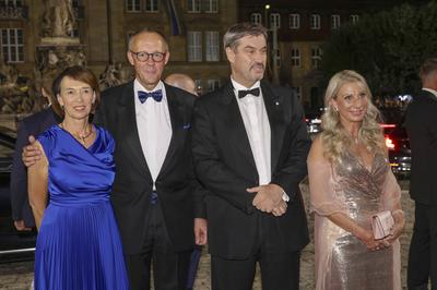Friedrich Merz mit Ehefrau Charlotte Merz, Markus S?der mit Ehefrau Karin Baum?ller-S?der-stock-foto