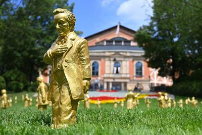 Eroeffnung Bayreuther Richard Wagner Festspiele 2025 / Roter Teppich-stock-foto