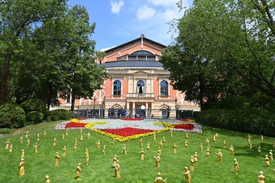 Eroeffnung Bayreuther Richard Wagner Festspiele 2025 / Roter Teppich-stock-foto