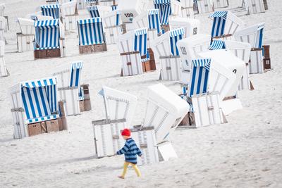 Leere Strandk?rbe am Strand von Kampen auf der Nordseeinsel Sylt in der Hochsaison 2025-stock-foto