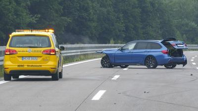 Heftige Verkehrsunfall am Samstagmittag gegen 12:45 Uhr auf der Autobahn 4 zwischen Hohenstein-Ernstthal und Chemnitz. D-stock-foto