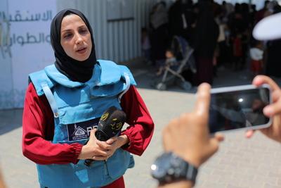 Palestinian journalists continue their hunger strike in solidarity with displaced civilians suffering amid the war-stock-foto