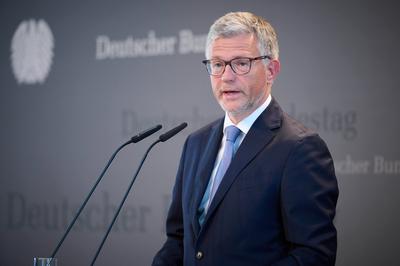 Bundestagspr?sidentin Bas pr?sentiert Fotoausstellung Ukraine: Der Preis der Freiheit im Bundestag Bundestagspr?sidenti-stock-photo