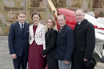 Max Riemelt, Vicky Krieps, Christine Hartmann, Christian Berkel und Harald Krassnitzer beim Fototermin am Set des ZDF F-stock-foto