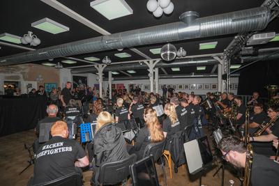 Wacken Firefighters spielen als erste Band in Wacken.-stock-photo