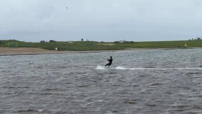 Buesum - Sturmwarnung an der Nordsee! In beliebten Touristen-Hafenort Buesum stuermt und regnet es - Was fuer ein Sauwettersommer!: Wetter-Schnittbilder von der Kueste-stock-foto