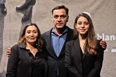 Depot 1 vl Semiya Simsek Tochter des ersten NSU Opfers Enver Simsek Regisseur Zueli Aladag und H-stock-photo