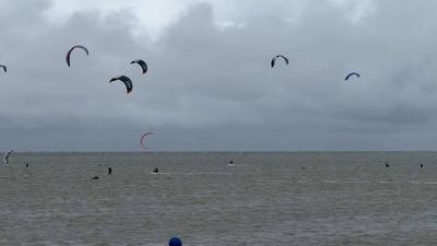 Buesum - Sturmwarnung an der Nordsee! In beliebten Touristen-Hafenort Buesum stuermt und regnet es - Was fuer ein Sauwettersommer!: Wetter-Schnittbilder von der Kueste-stock-foto