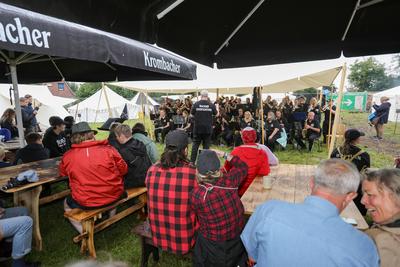 Wacken Firefighters spielen als erste Band in Wacken.-stock-photo