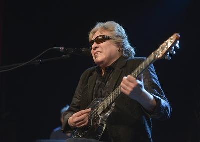 2015 Konzert des Jose Feliciano mit Band im Stadtheater Gmunden Dieses Bild zeigt den Gitarristen-stock-foto