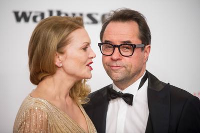 Anna LOOS (li., Schauspielerin) und Jan Josef LIEFERS (Schauspieler), Brustbild, Die Verleihung der Goldenen Kamera, der-stock-foto