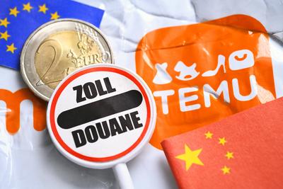 Temu-Sendung mit Zollschild und Zwei-Euro-M?nze, Zollerhebung f?r Lieferungen von Billigh?ndlern nach Europa *** Temu sh-stock-foto