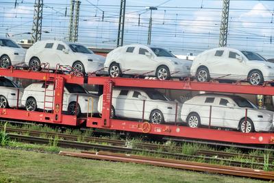 Audi Neufahrzeuge werden mit Waggons ausgeliefert, Ingolstadt, Mai 2025-stock-foto