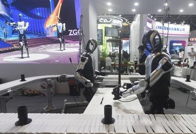 Robot Performance at 2025 WAIC in Shanghai-stock-foto
