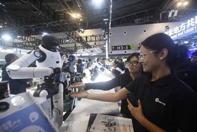 Robot Performance at 2025 WAIC in Shanghai-stock-foto