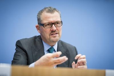 Rainer Dulger, Praesident Arbeitgeberverband Gesamtmetall, im Rahmen der Vorstellung der Forderungen der Metall- und El-stock-foto