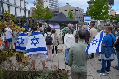 Solidarit?tskundgebung nahe dem Restaurant Jaffa in Freiburg am 25.07.2025, Reaktion auf Attacke mit Eiern auf ein israe-stock-foto