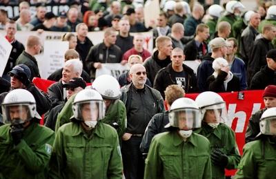 Berlin Politik Neonazis Kameradschaft Germania Etwa 1 200 Neonazis und Skinheads versammelten sich i-stock-foto