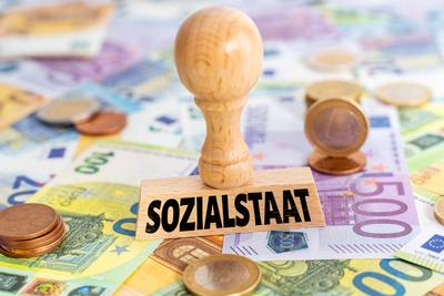 Bavaria, Germany - October 27, 2024: Stamp with inscription: SOZIALSTAAT. Symbolizes German social state of the Federal-stock-foto