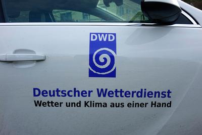 Auto des DWD Auto des DWD, 09.12.2019, Borkwalde, Brandenburg, An einem Fahrzeug befindet sich das Logo des Deutschen We-stock-foto