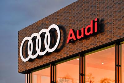 Themenfoto zur AUDI Jahrespressekonferenz am 19.03.2024. Audi Ringe am neuen Audi Zentrum in Muenchen Trudering, Autohau-stock-foto