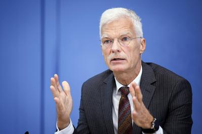 Andreas Schleicher, OECD Direktor fuer Bildung und Kompetenzen, aufgenommen im Rahmen der Bundespressekonferenz zur Vor-stock-foto