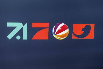 Die Logos der Sat.1ProSieben Gruppe und den TV-Sendern ProSieben, Sat.1 sowie Kabel 1 beim newstime Empfang der ProSiebe-stock-foto