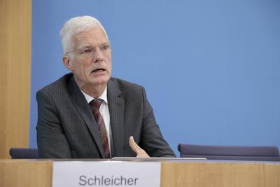 Andreas Schleicher, OECD Direktor f?r Bildung und Kompetenzen, Deutschland, Berlin, Bundespressekonferenz, Thema: Vorste-stock-foto