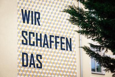 19.05.2020,Berlin,Deutschland,GER, die Stadt in Zeiten der Corona Pandemie.Wir schaffen das.Gesehen auf einer Hauswand.-stock-foto