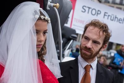 Berlin Terre des Femmes Gewalt gegen Frauen Protestaktion in Berlin von der Frauenrechtsorganisation-stock-foto