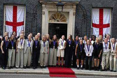 The England women's football team pose outside of No. 10 Downing Street-stock-foto