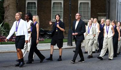 The England women's football team pose outside of No. 10 Downing Street-stock-foto