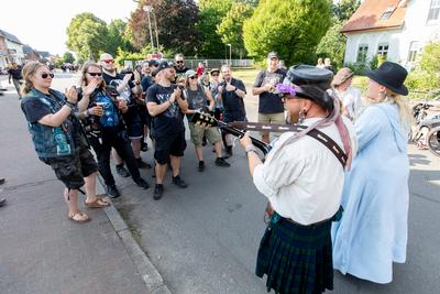 Wacken Montag Fans erobern das Dorf-stock-foto