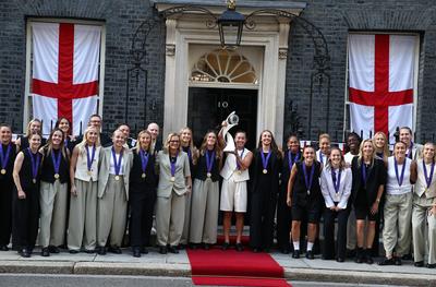 The England women's football team pose outside of No. 10 Downing Street-stock-foto