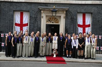 The England women's football team pose outside of No. 10 Downing Street-stock-foto