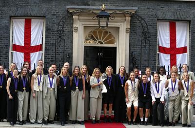 The England women's football team pose outside of No. 10 Downing Street-stock-foto