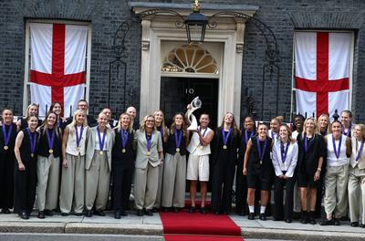 The England women's football team pose outside of No. 10 Downing Street-stock-foto